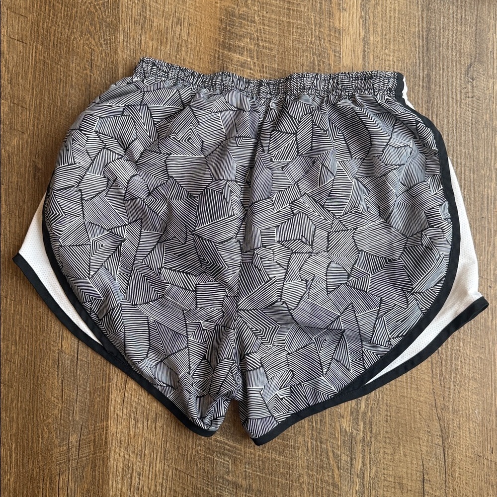 Nike Dri-Fit Women’s Lined Athletic Shorts Black White Geometric Striped XS - Picture 9 of 10